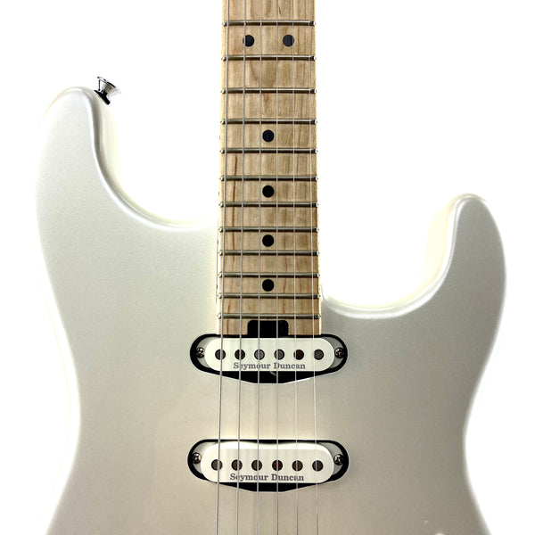 PRE-OWNED CHARVEL PRO-MOD SAN DIMAS STYLE 1 HSS HT E SASSAFRAS ELECTRIC - PLATINUM PEARL