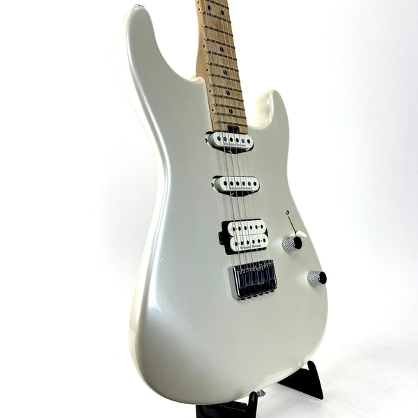 PRE-OWNED CHARVEL PRO-MOD SAN DIMAS STYLE 1 HSS HT E SASSAFRAS ELECTRIC - PLATINUM PEARL