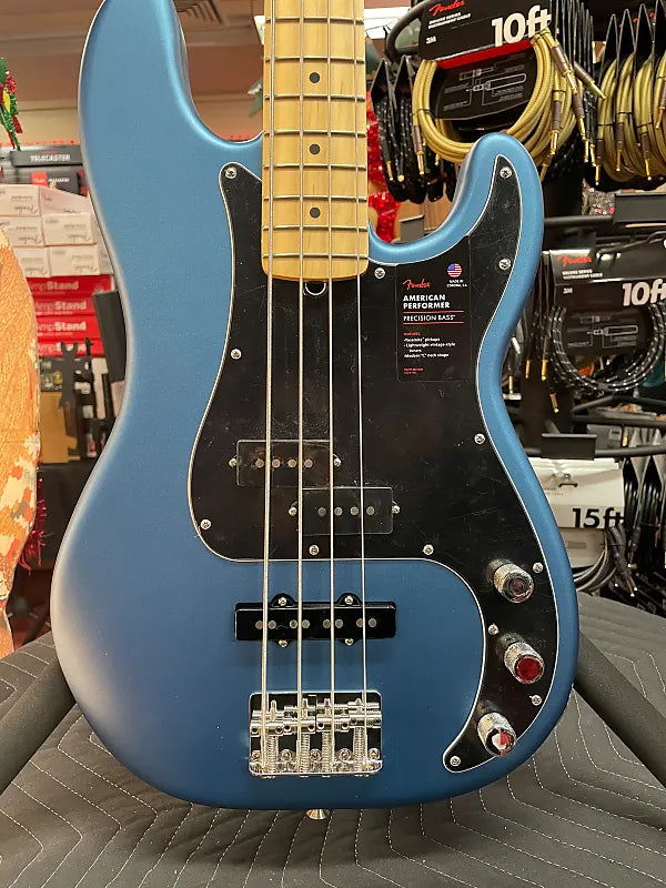 FENDER AMERICAN PERFORMER PRECISION BASS LAKE PLACID BLUE