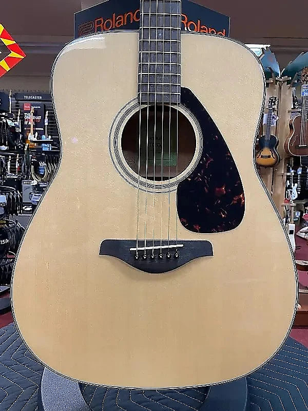 YAMAHA FG800 SOLID TOP DREAD NATURAL