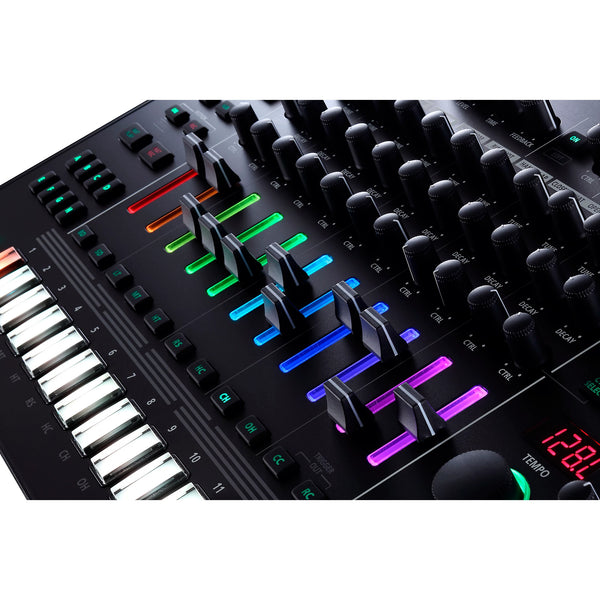 ROLAND TR-8S RHYTHM PERFORMER