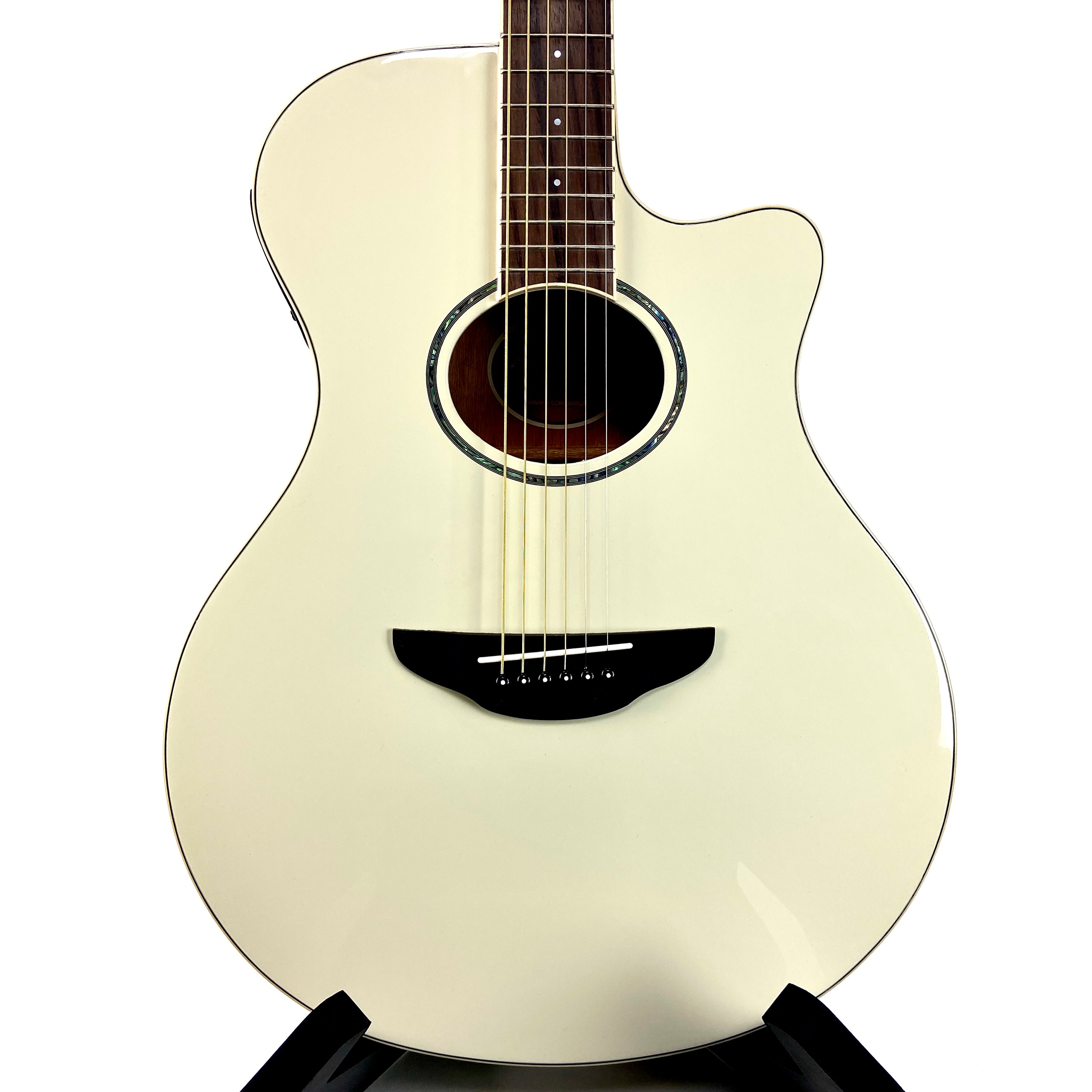 YAMAHA APX600 A/E THIN-LINE CUTAWAY VINTAGE WHITE