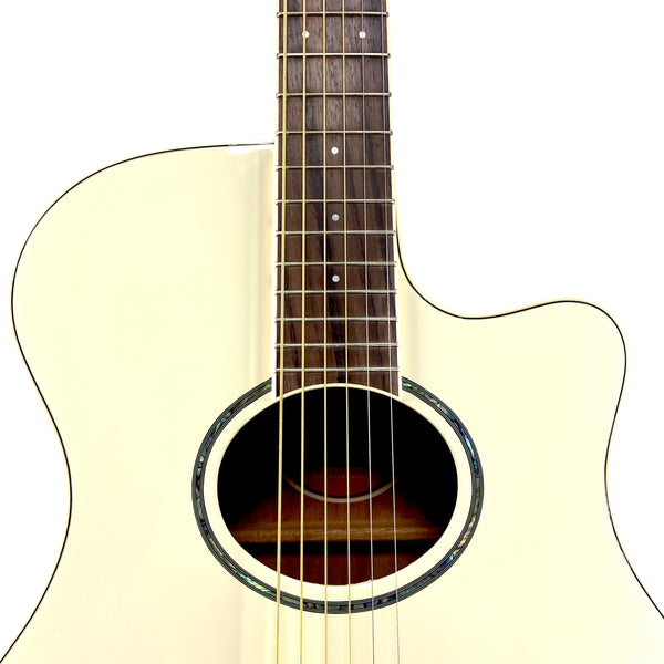 YAMAHA APX600 A/E THIN-LINE CUTAWAY VINTAGE WHITE