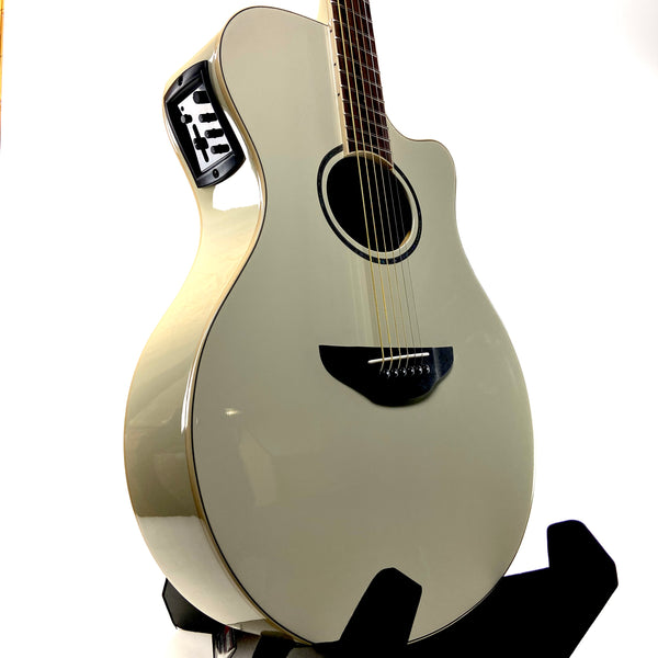 YAMAHA APX600 A/E THIN-LINE CUTAWAY VINTAGE WHITE
