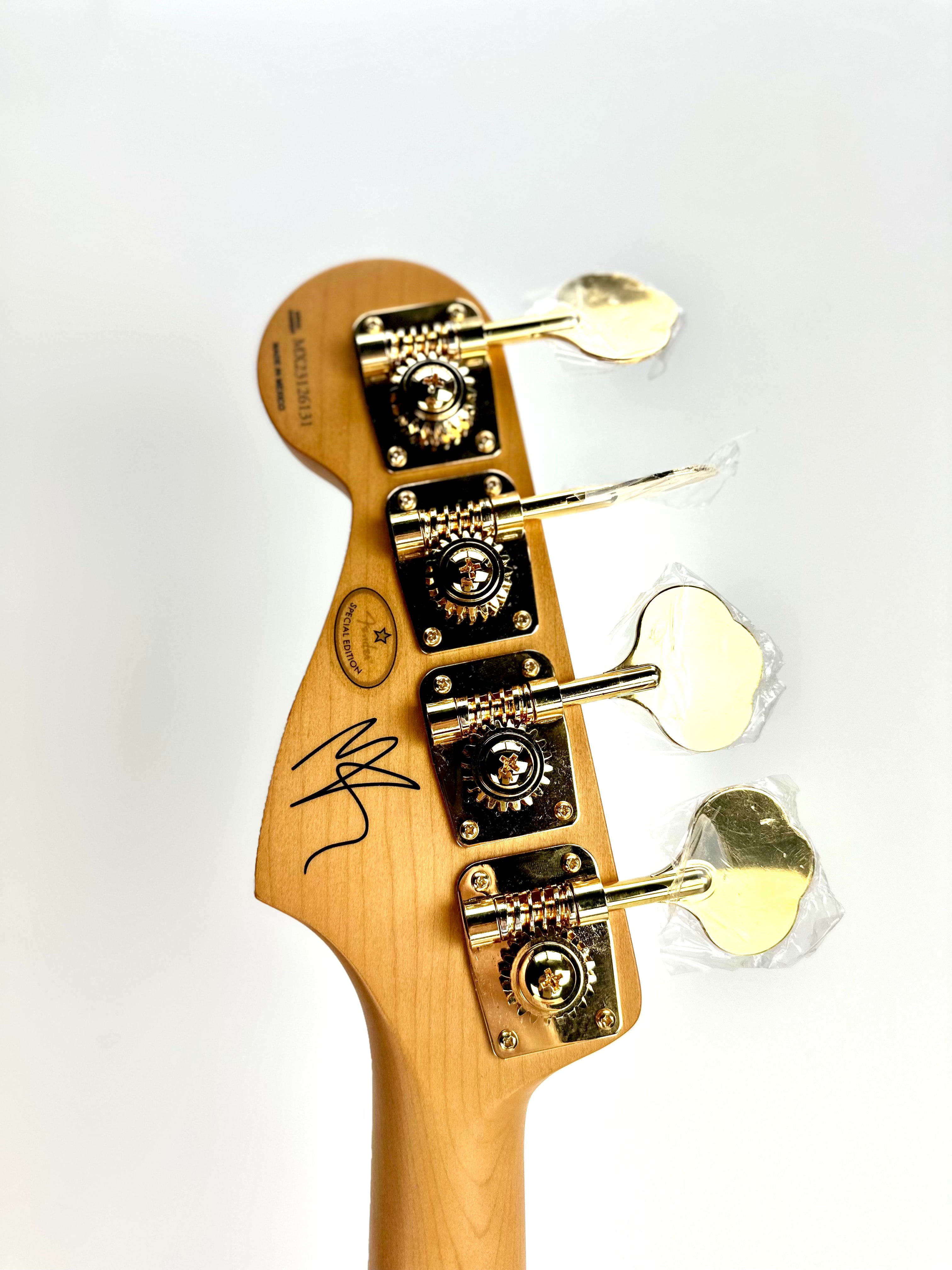 FENDER LTD MIKE KERR JAG BASS