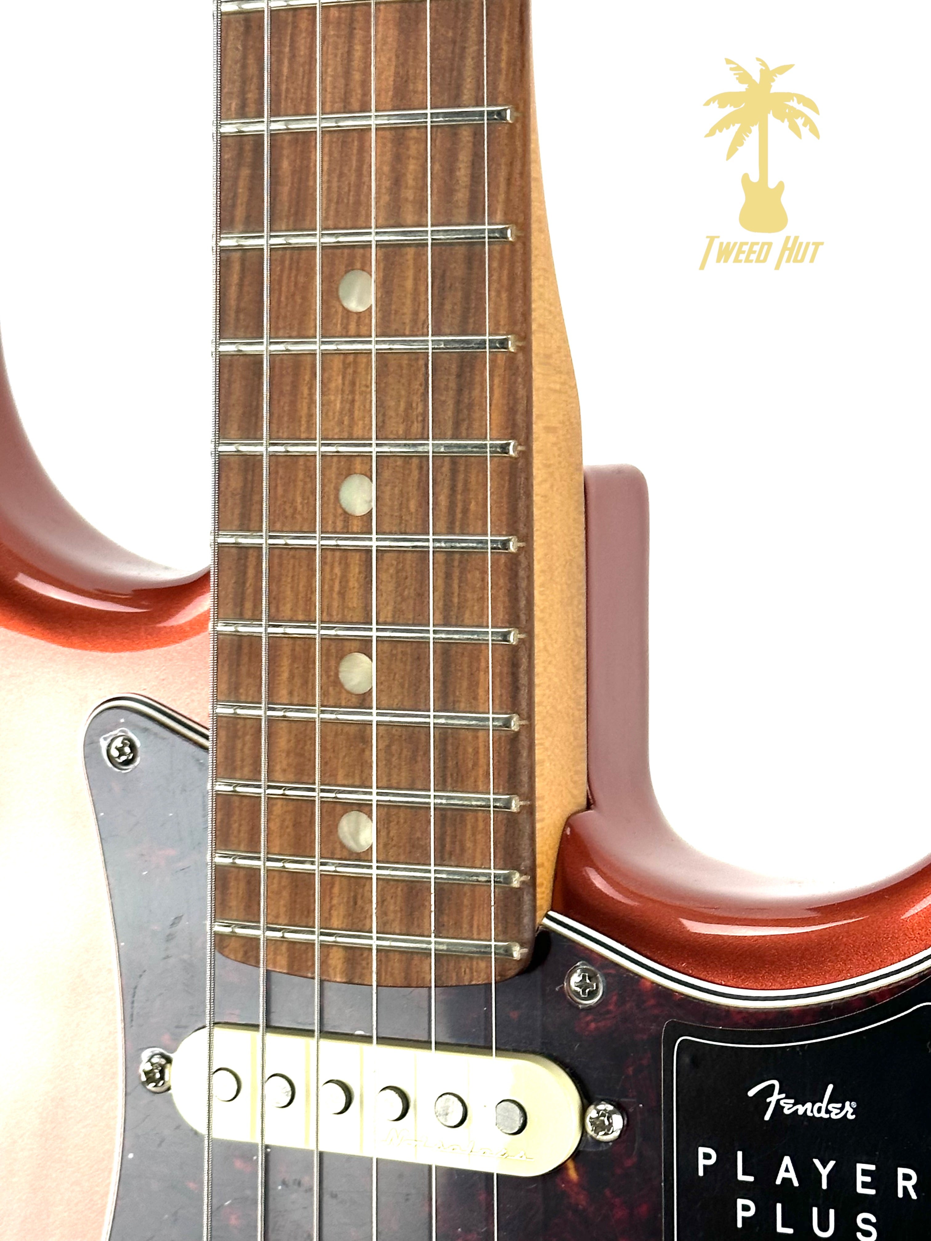 FENDER PLAYER PLUS STRATOCASTER-CANDY APPLE RED