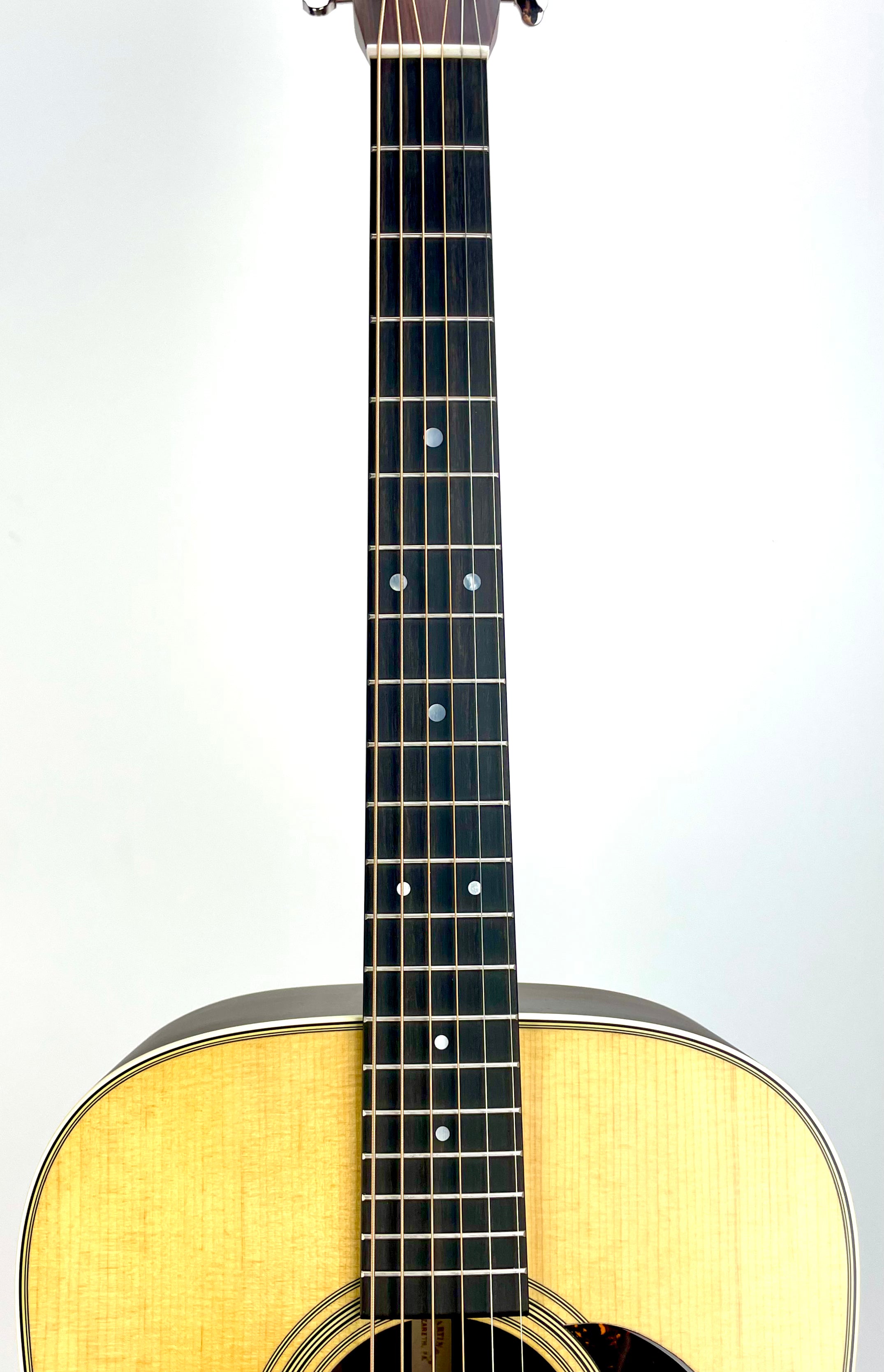 MARTIN D28 SATIN