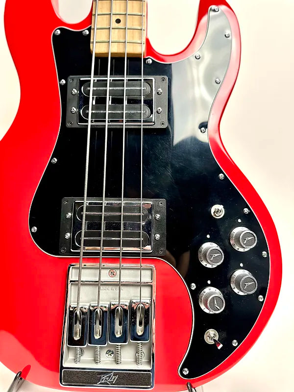 PEAVEY T-40 BASS RED W/CASE