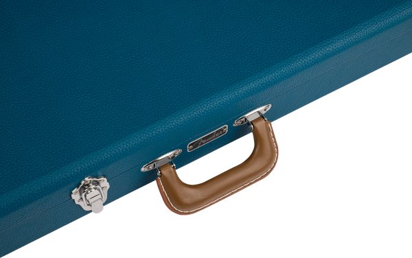 FENDER CLASSIC SERIES CASE LAKE PLACID BLUE