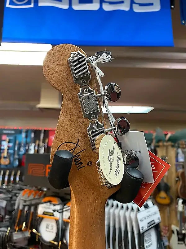 FENDER DHANI HARRISON UKULELE-TURQUOISE