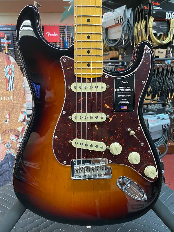 FENDER AMERICAN PROFESSIONAL II STRATOCASTER-3-COLOR SUNBURST