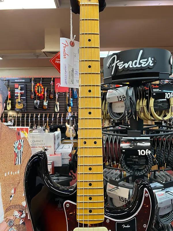 FENDER AMERICAN PROFESSIONAL II STRATOCASTER-3-COLOR SUNBURST