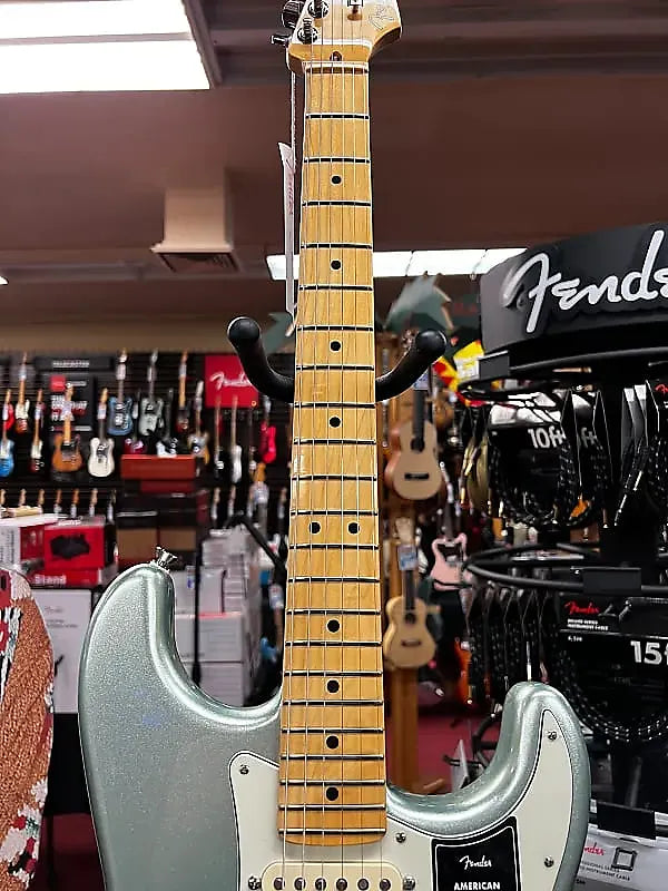 FENDER AMERICAN PROFESSIONAL II STRATOCASTER-MYSTIC SURF GREEN