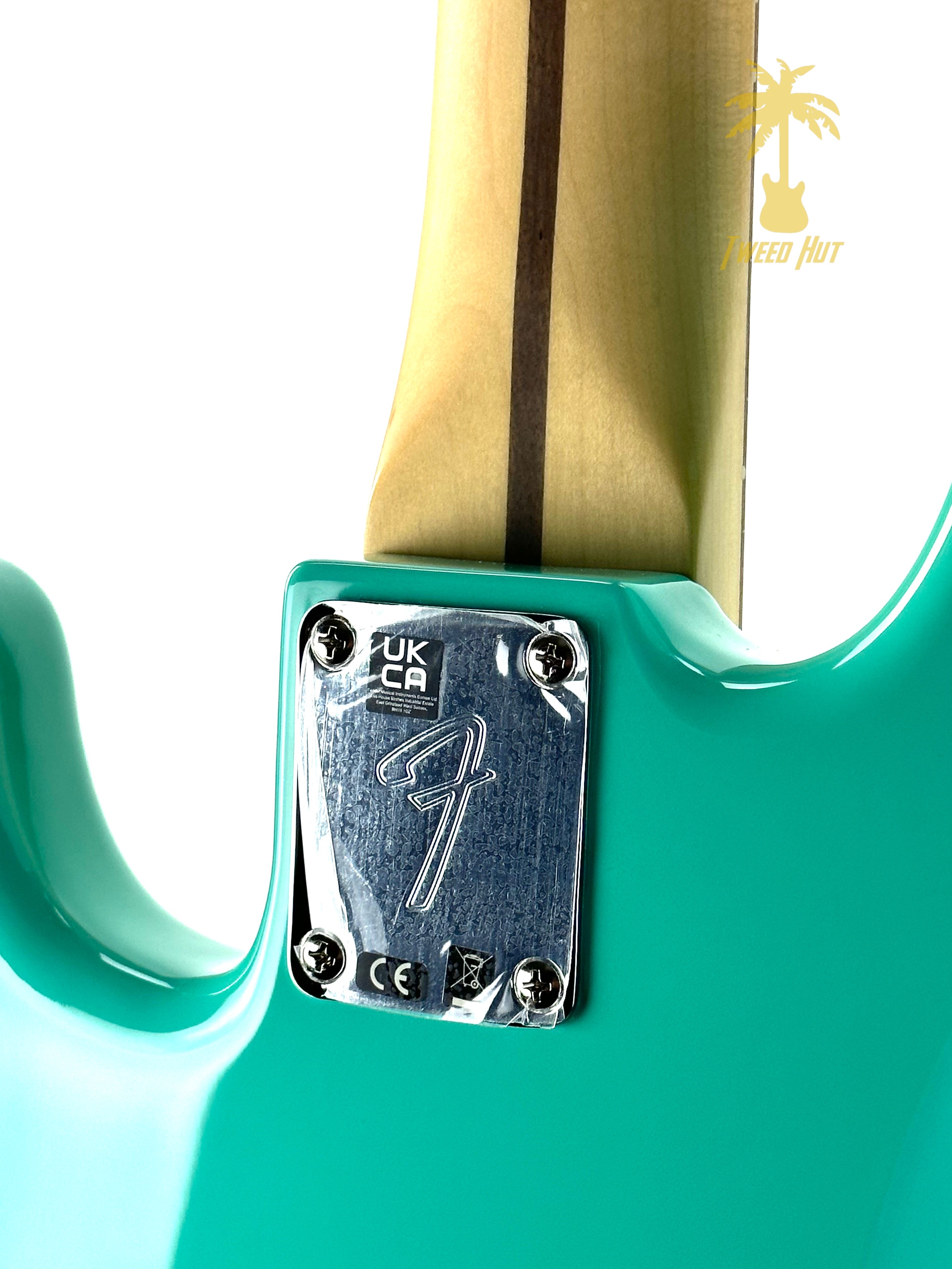 FENDER PLAYER PRECISION BASS - SEAFOAM GREEN