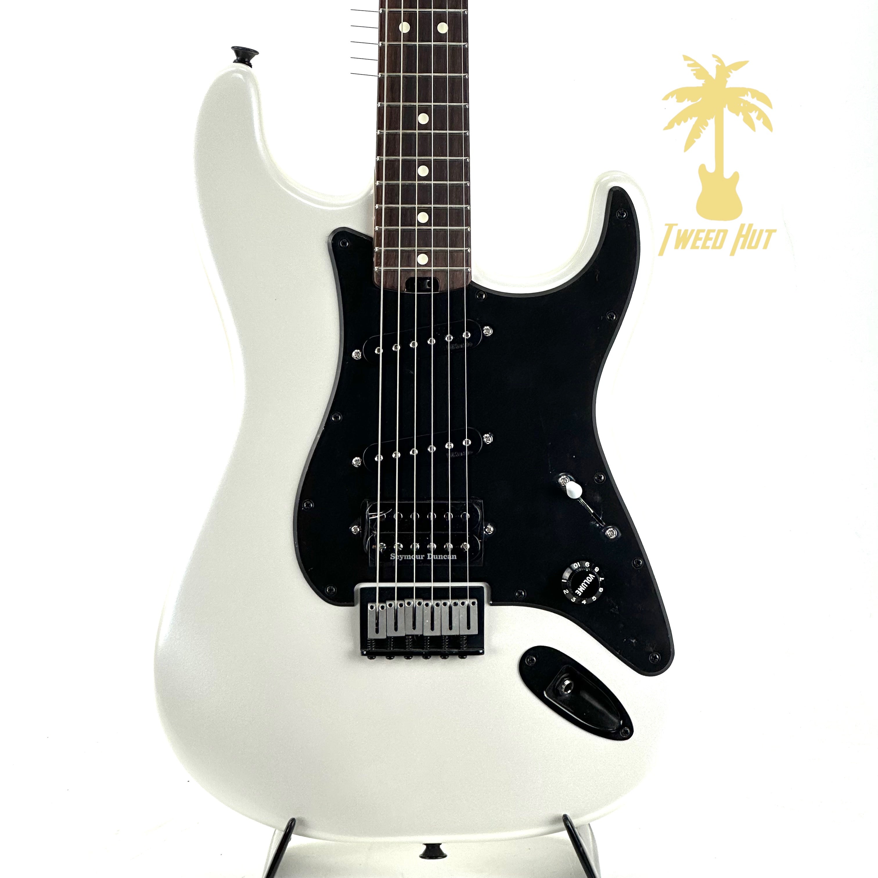 CHARVEL JAKE E LEE SIGNATURE PRO-MOD SO-CAL STYLE 1 HSS HT RW-PEARL WHITE