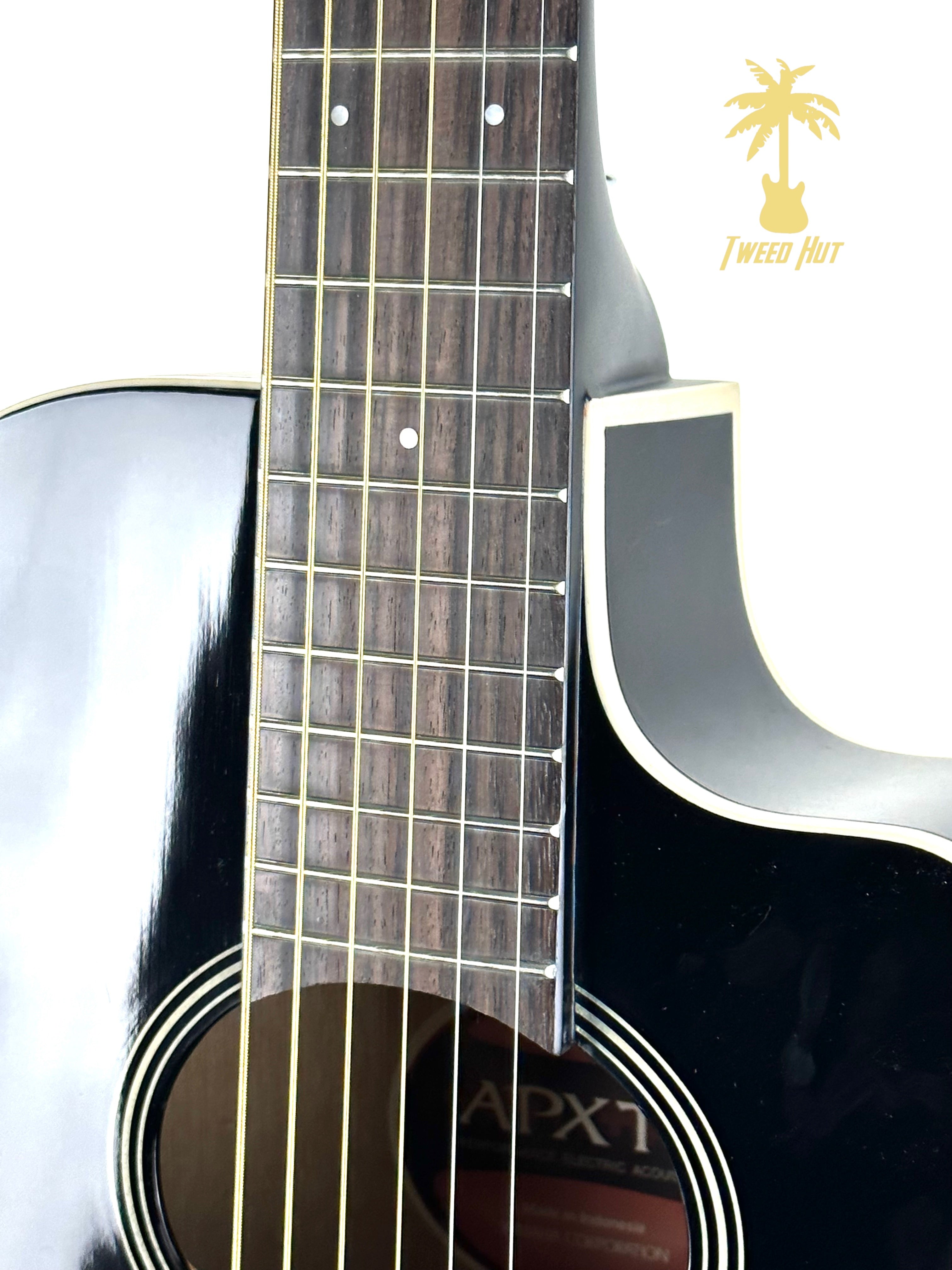 YAMAHA 3/4 THINLINE CUTAWAY ACOUSTIC/ELECTRIC BLACK