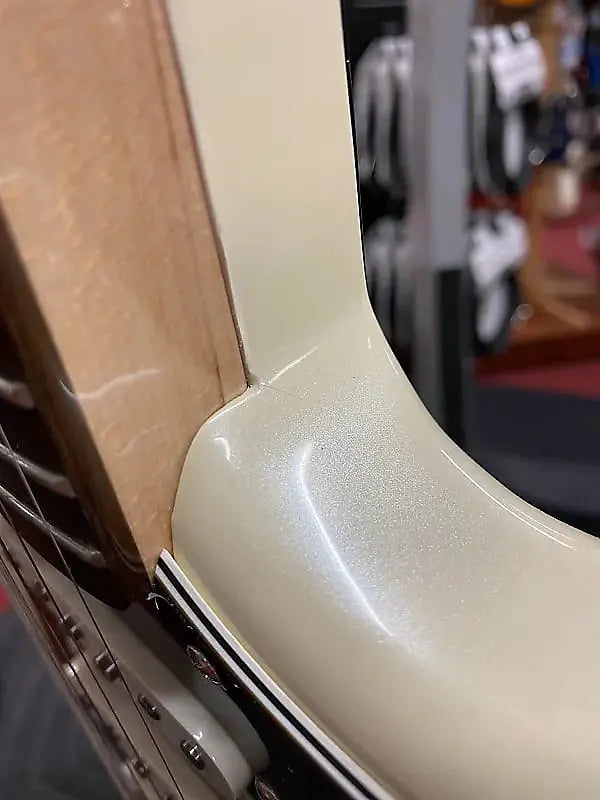 SQUIER PARANORMAL CYCLONE-PEARL WHITE