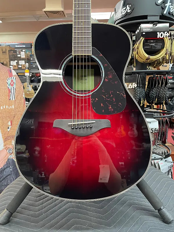 YAMAHA FS830 DSR SMALL BODY ACOUSTIC-DESSERT SUN RED