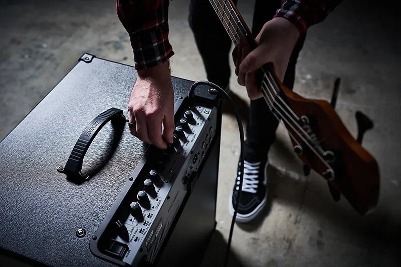 BOSS KATANA-210 BASS 2x10