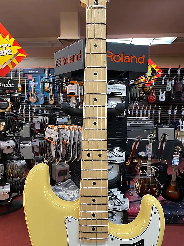 FENDER PLAYER STRATOCASTER BUTTERCREAM