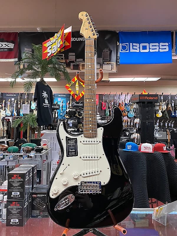 FENDER PLAYER STRATOCASTER LEFT-HANDED-BLACK