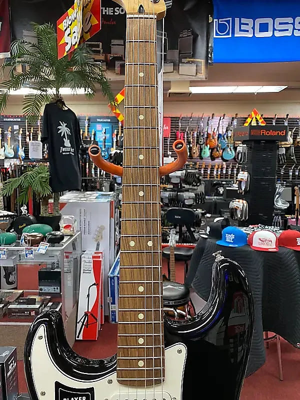 FENDER PLAYER STRATOCASTER LEFT-HANDED-BLACK
