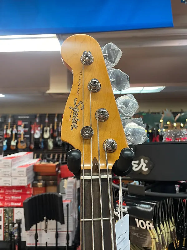 SQUIER CLASSIC VIBE '60S PRECISION BASS, LEFT-HANDED-3-COLOR SUNBURST