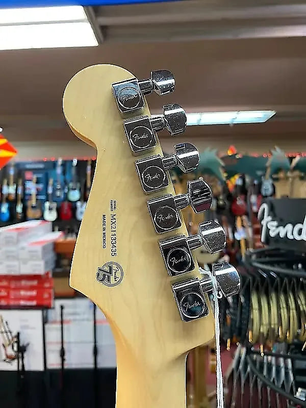 FENDER PLAYER STRATOCASTER 3 TONE SUNBURST
