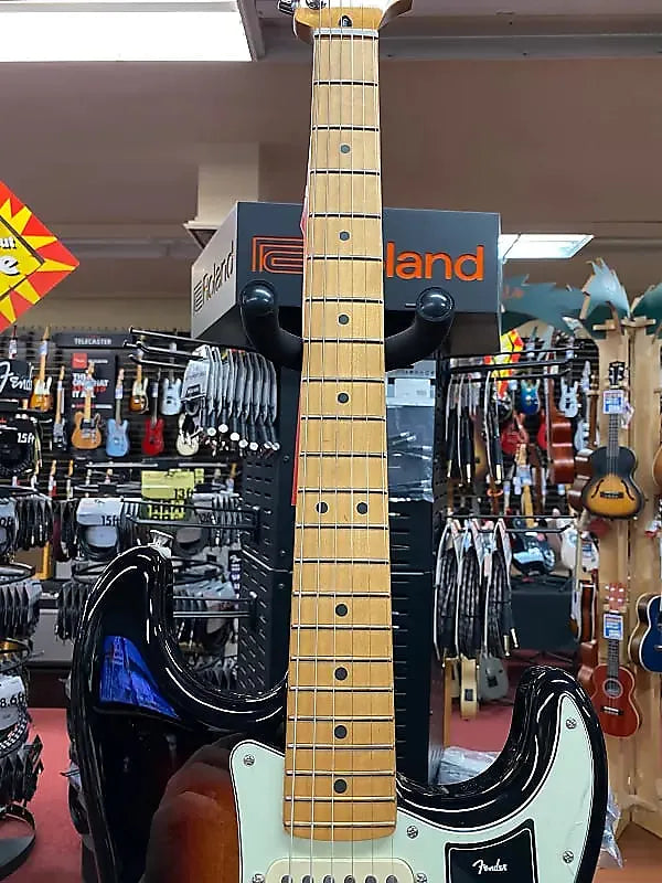 FENDER PLAYER PLUS STRATOCASTER-3-COLOR SUNBURST
