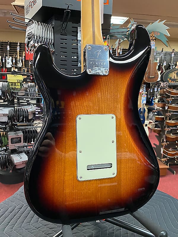 FENDER PLAYER PLUS STRATOCASTER-3-COLOR SUNBURST