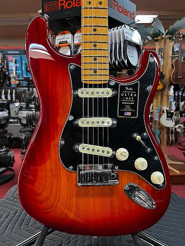 FENDER AMERICAN ULTRA LUXE STRATOCASTER-PLASMA RED BURST