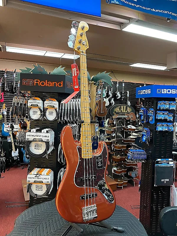 FENDER PLAYER PLUS JAZZ BASS-AGED CANDY APPLE RED