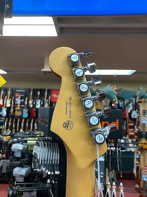 FENDER PLAYER PLUS STRATOCASTER-3-COLOR SUNBURST
