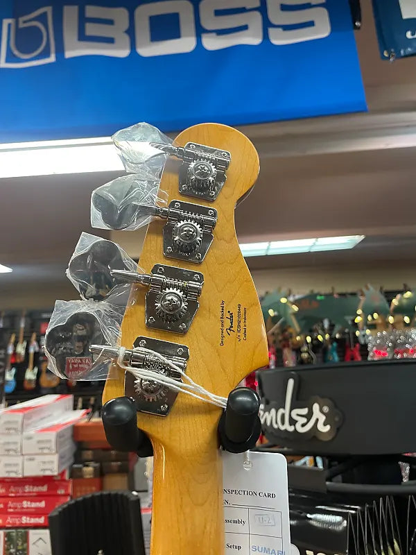 SQUIER CLASSIC VIBE '60S PRECISION BASS, LEFT-HANDED-3-COLOR SUNBURST