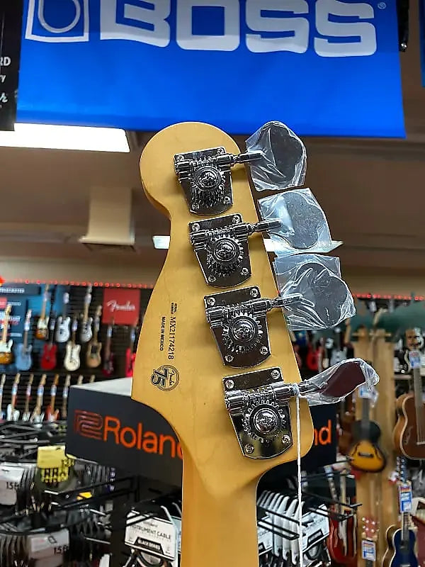 FENDER PLAYER PLUS PRECISION BASS-3-COLOR SUNBURST