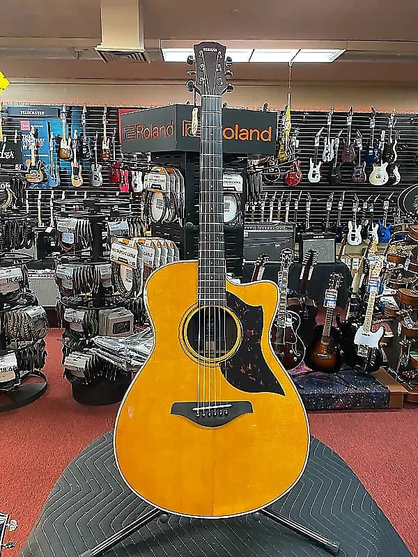 YAMAHA AC3R ARE CONCERT CUTAWAY VINTAGE NATURAL