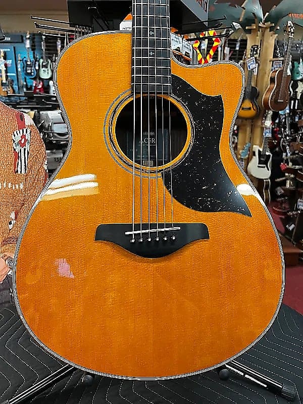 YAMAHA SMALL BODY AC5R VINTAGE NATURAL