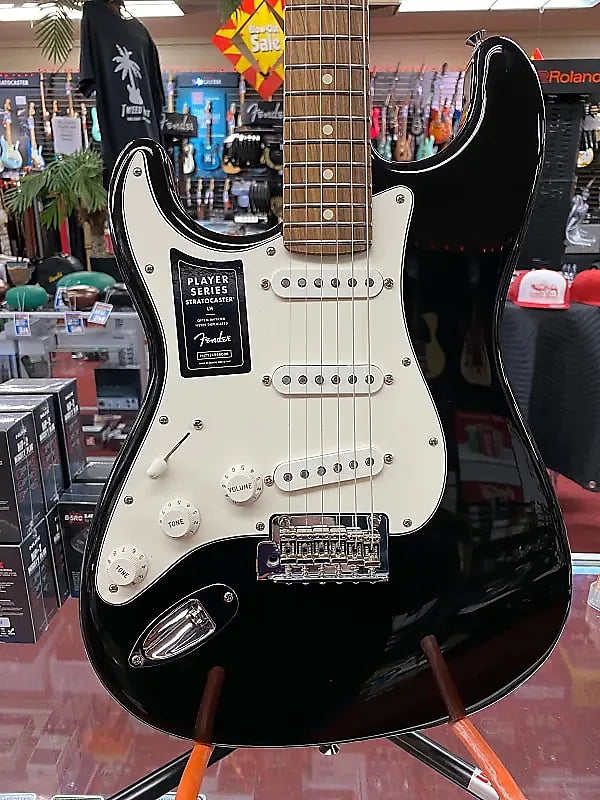 FENDER PLAYER STRATOCASTER LEFT-HANDED-BLACK
